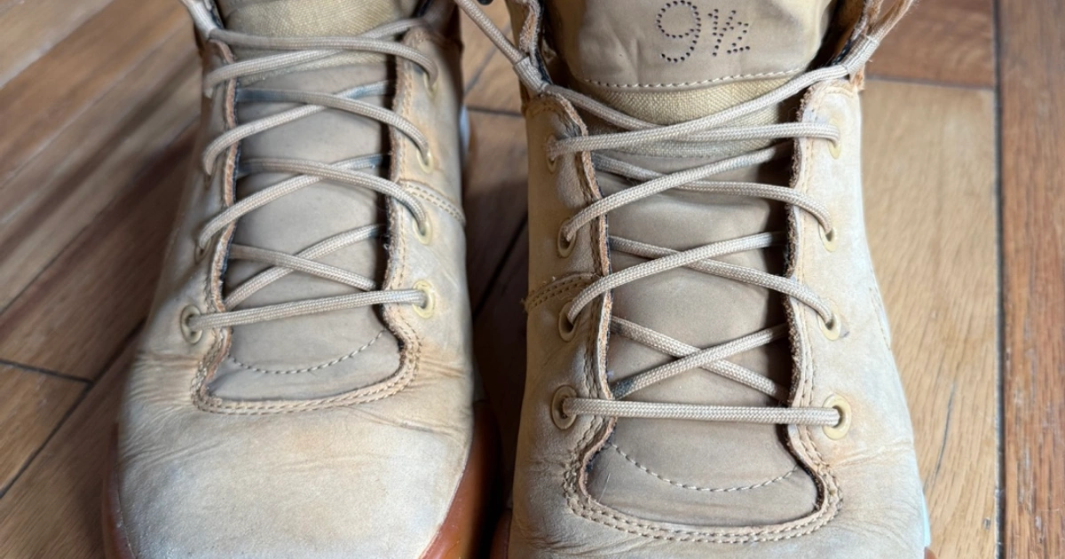 Nike Air Nevist Boots Size Karrot