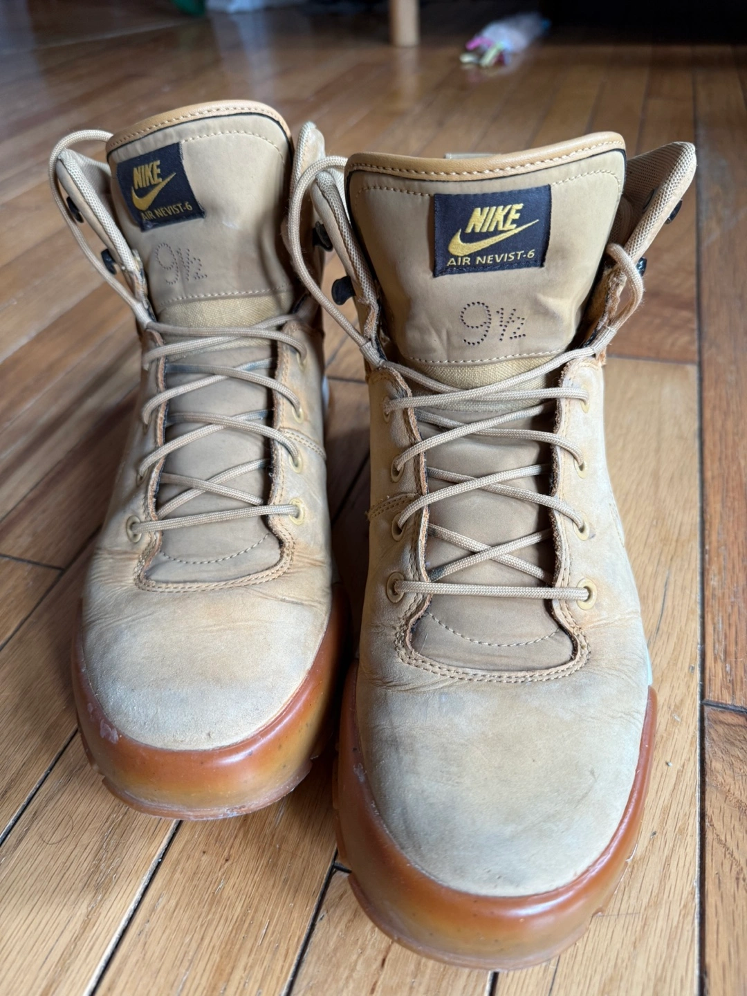 Nike Air Nevist Boots Size Karrot
