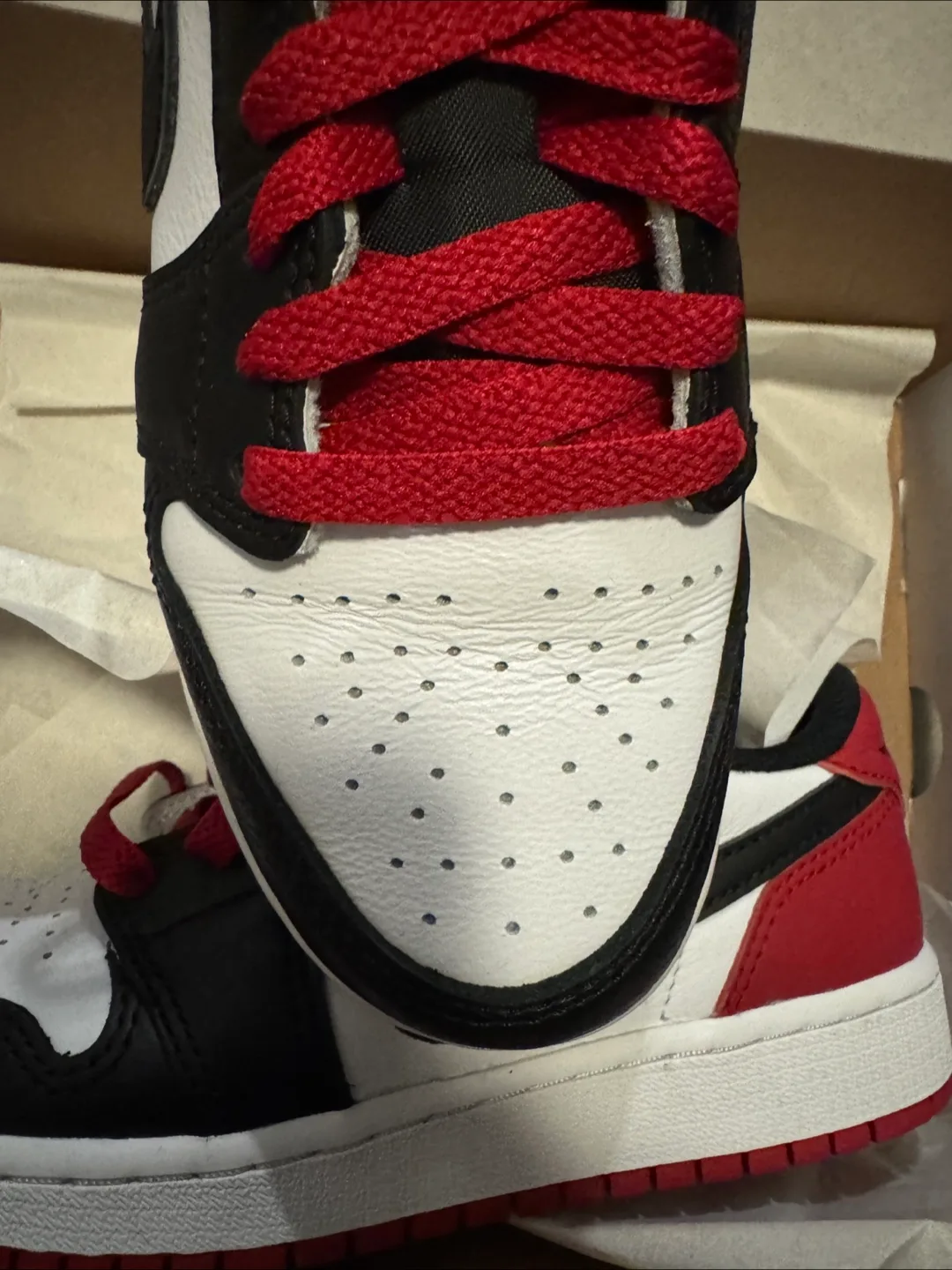 Air Jordan 1 Retro Low OG (GS) Size 4Y image indicator(3)