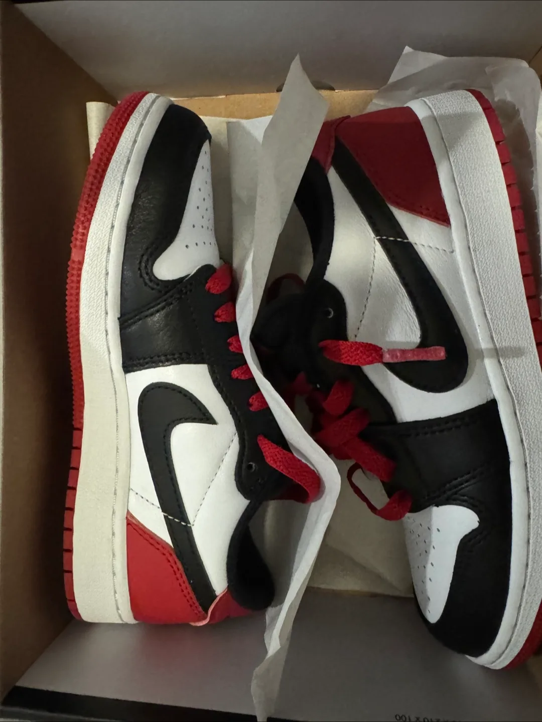 Air Jordan 1 Retro Low OG (GS) Size 4Y image indicator(4)
