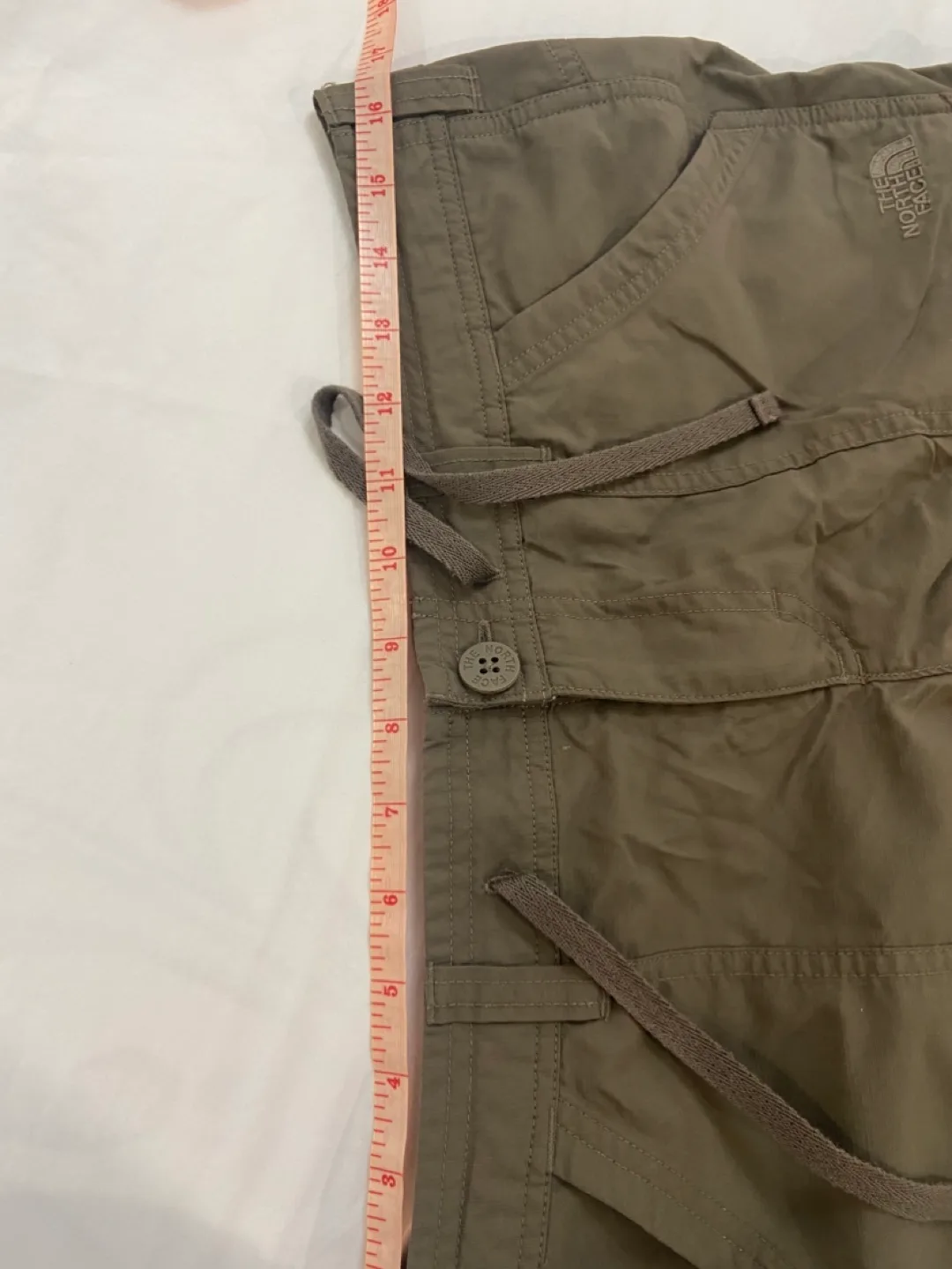 Size 8 North Face women’s nylon capris image indicator(6)