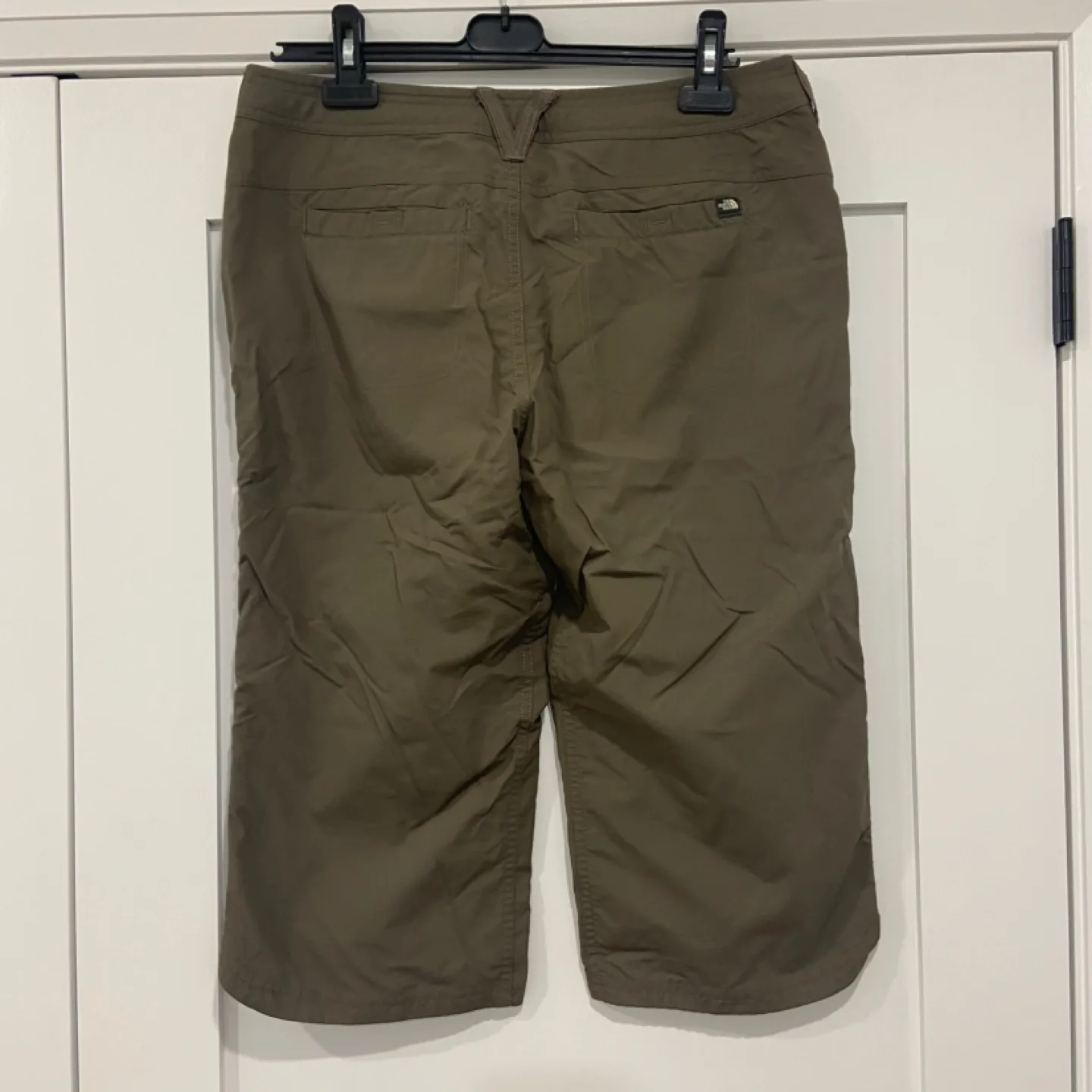 Size 8 North Face women’s nylon capris image indicator(3)