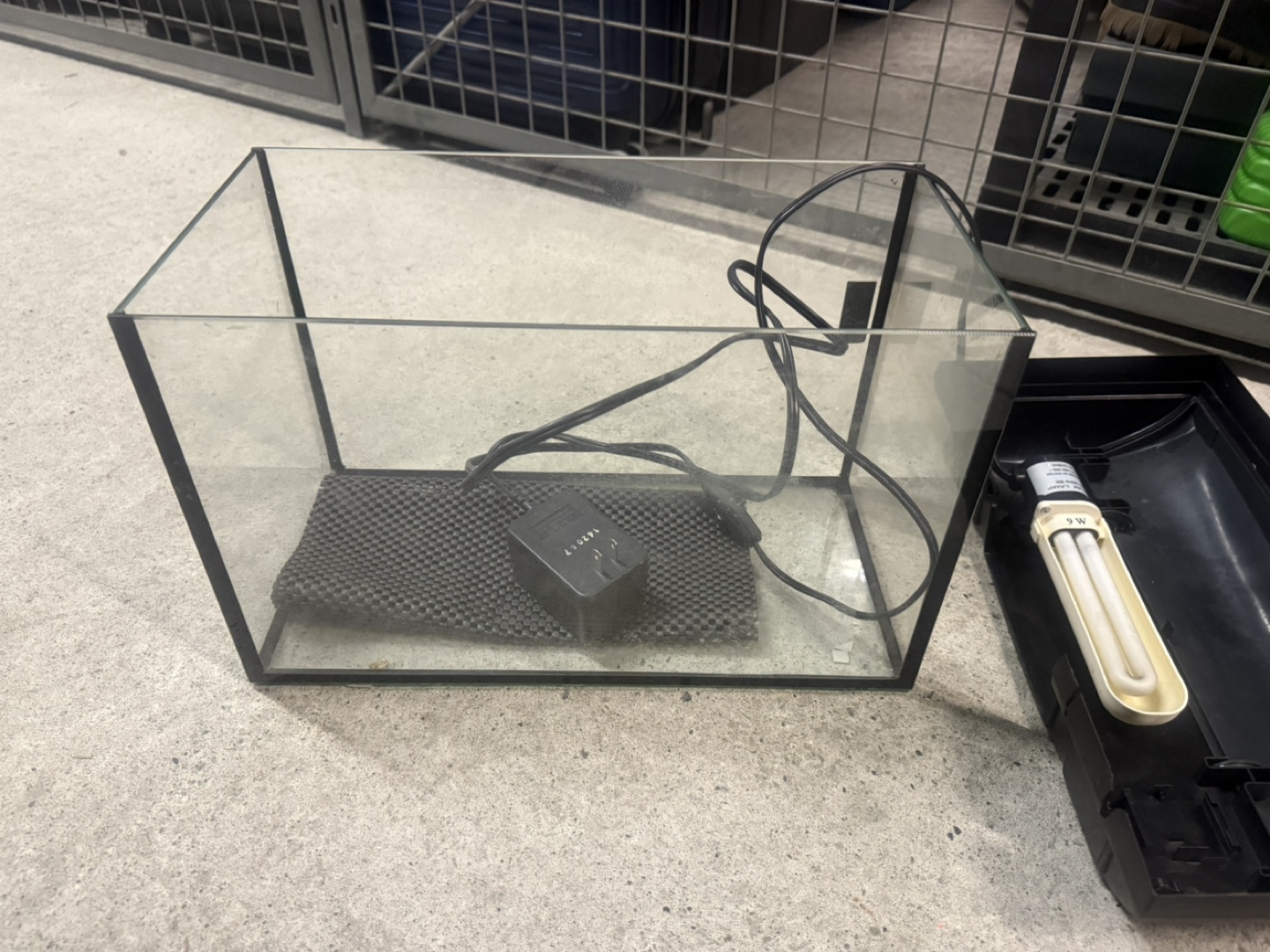 Black top fish tank with light without filter - photo 5