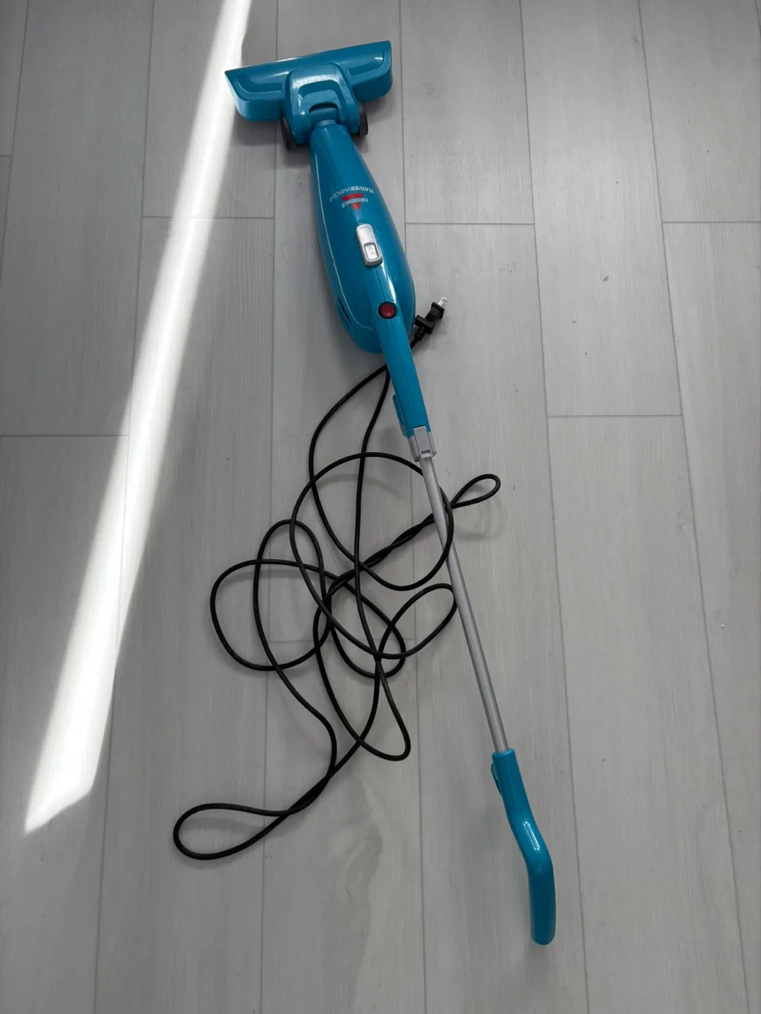 Hoover FeatherWeight Blue PowerClean XR Stick Vacuum image indicator(3)