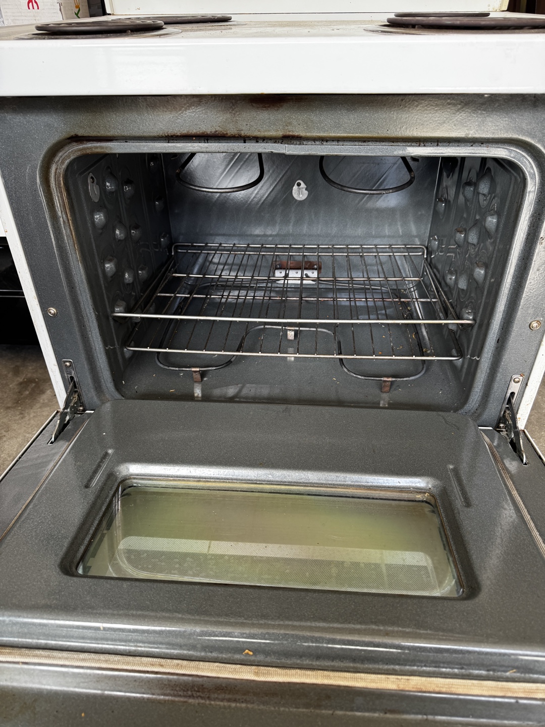 GE Electric Range, pick up only in Richmond near minoru park - photo 2