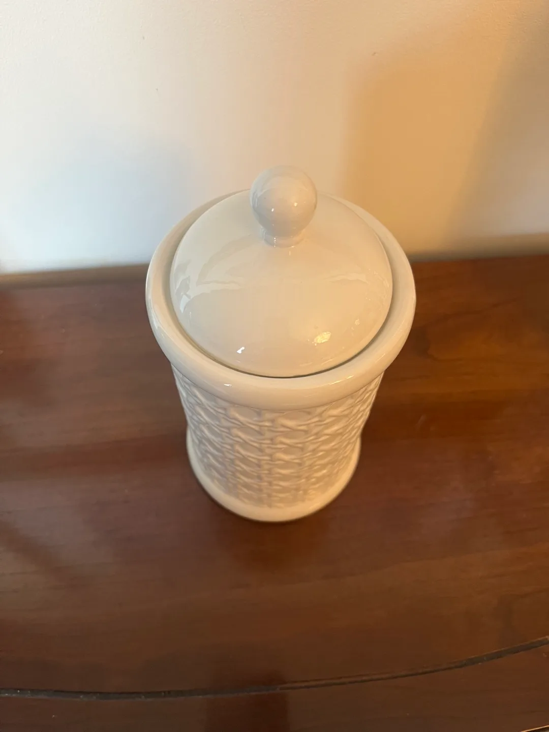 White ceramic jar with lid image indicator(2)