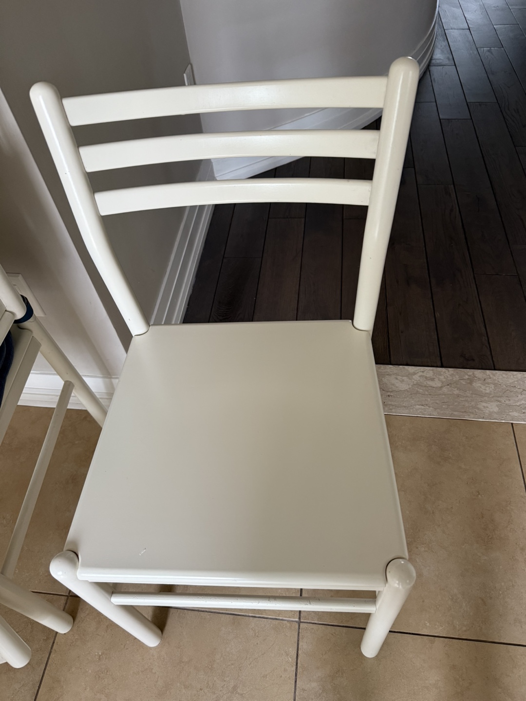 4 white wood dining chairs, comes with chair pads - photo 3