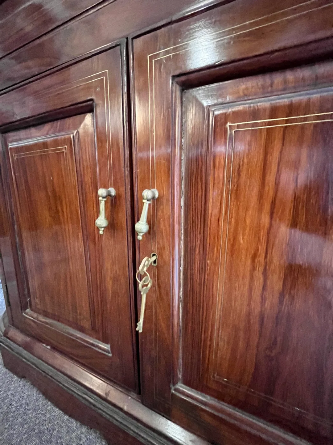 Antique Rosewood Bar Cabinet image indicator(2)