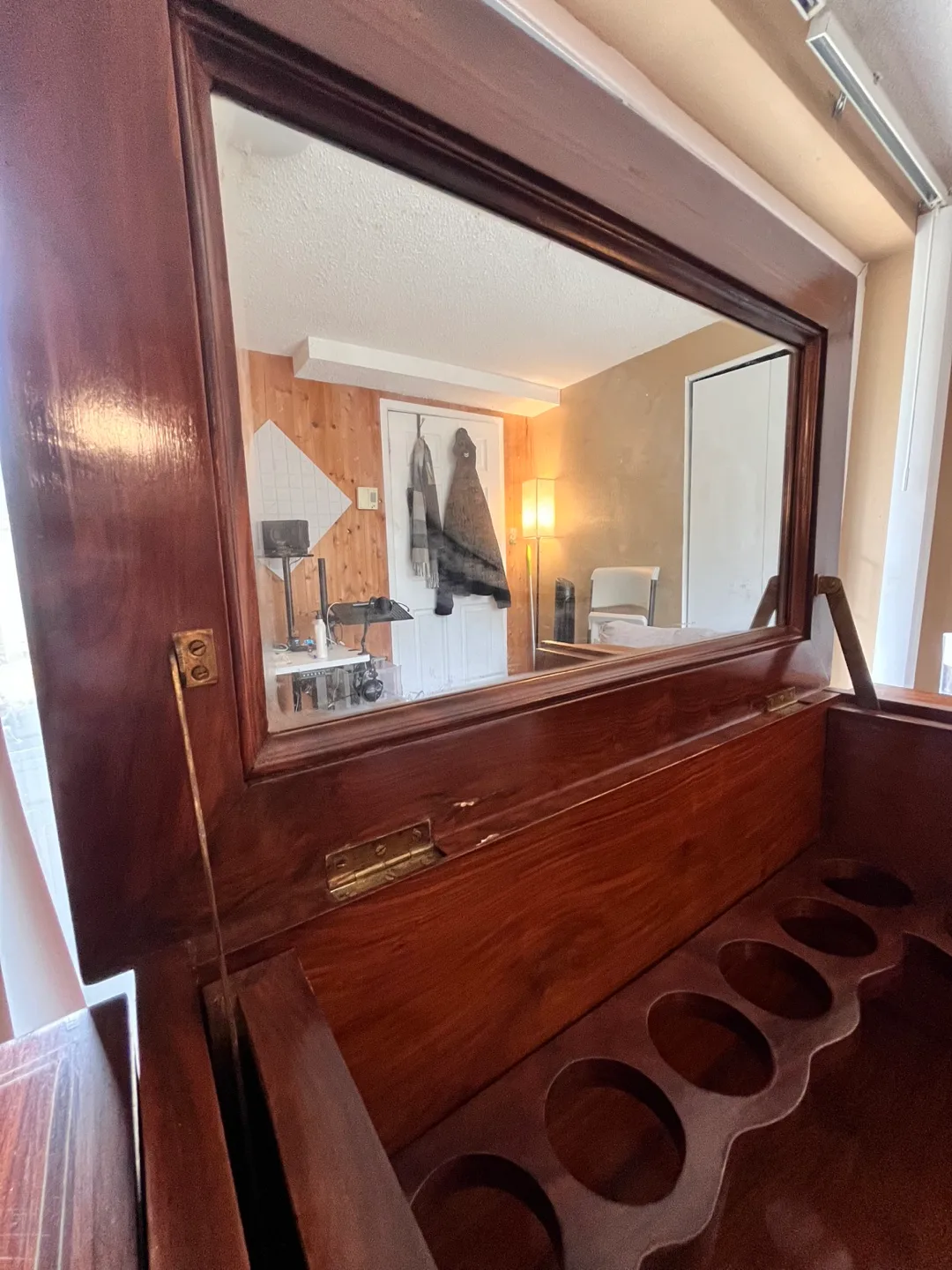 Antique Rosewood Bar Cabinet image indicator(6)