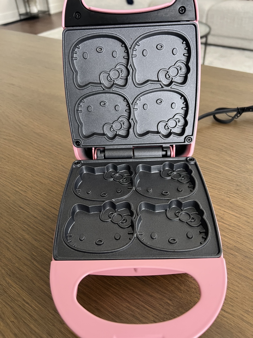 Hello Kitty Waffle Maker - photo 2