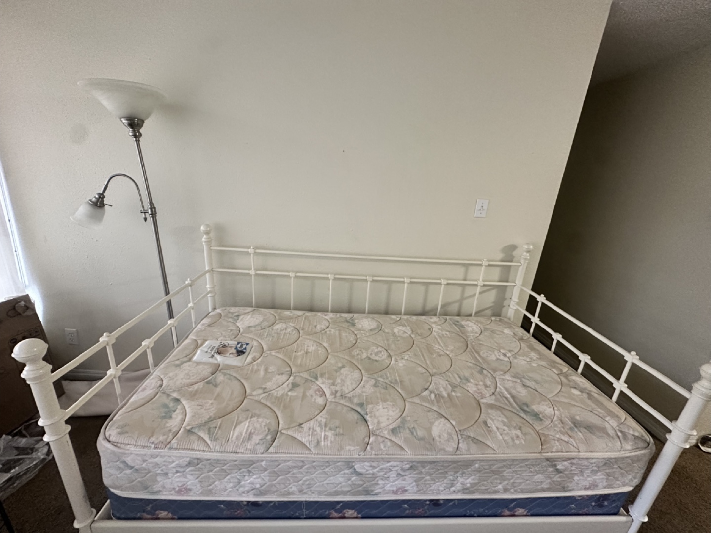 White Metal Daybed with Mattress