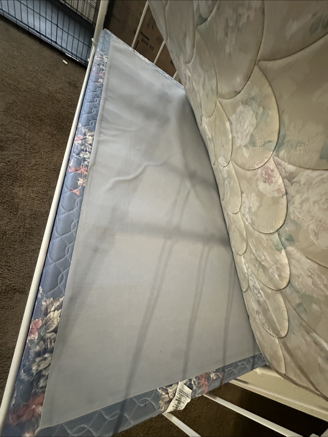 White Metal Daybed with Mattress - photo 3