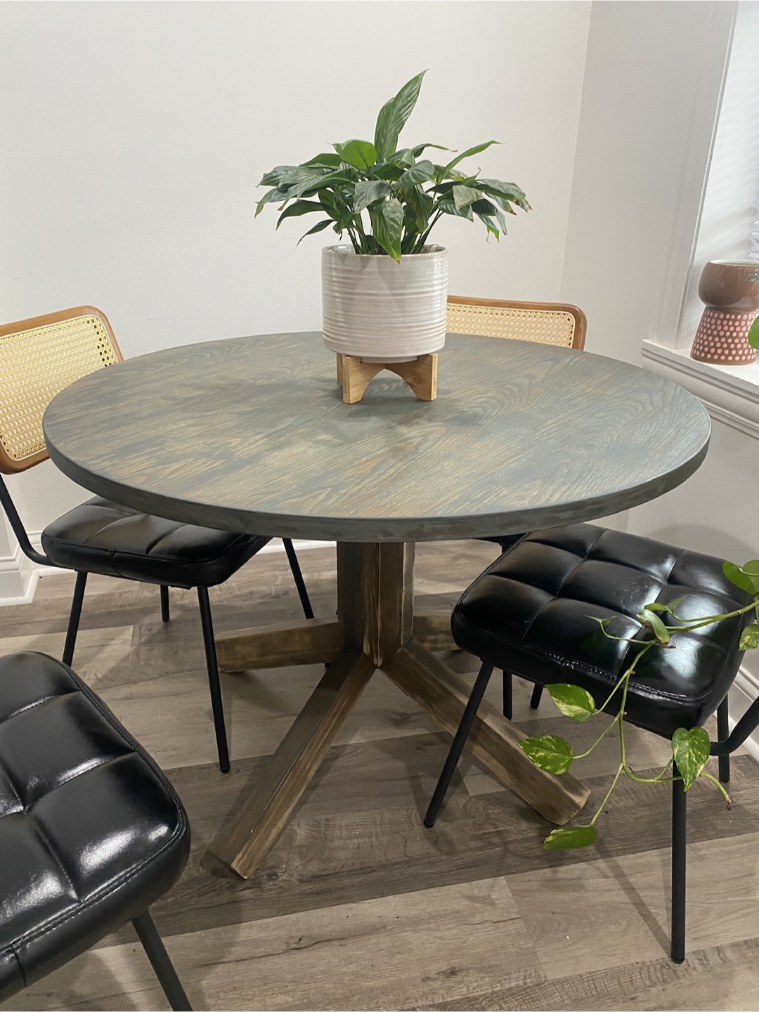 Dining table and chairs - photo 3