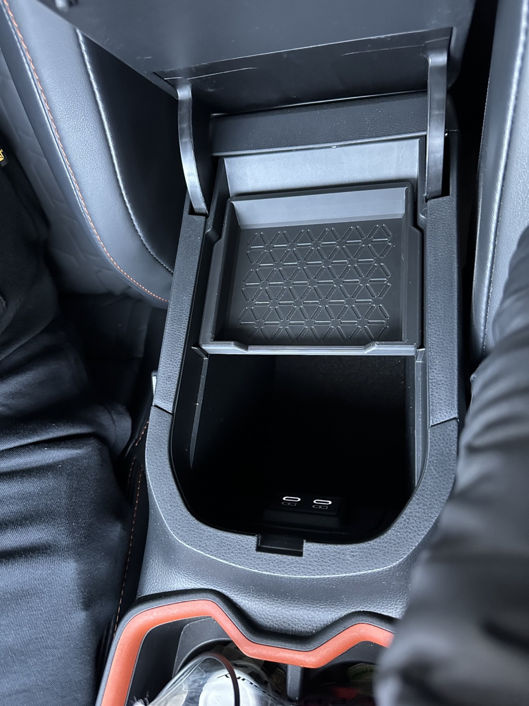 RAV4 centre console tray - photo 2