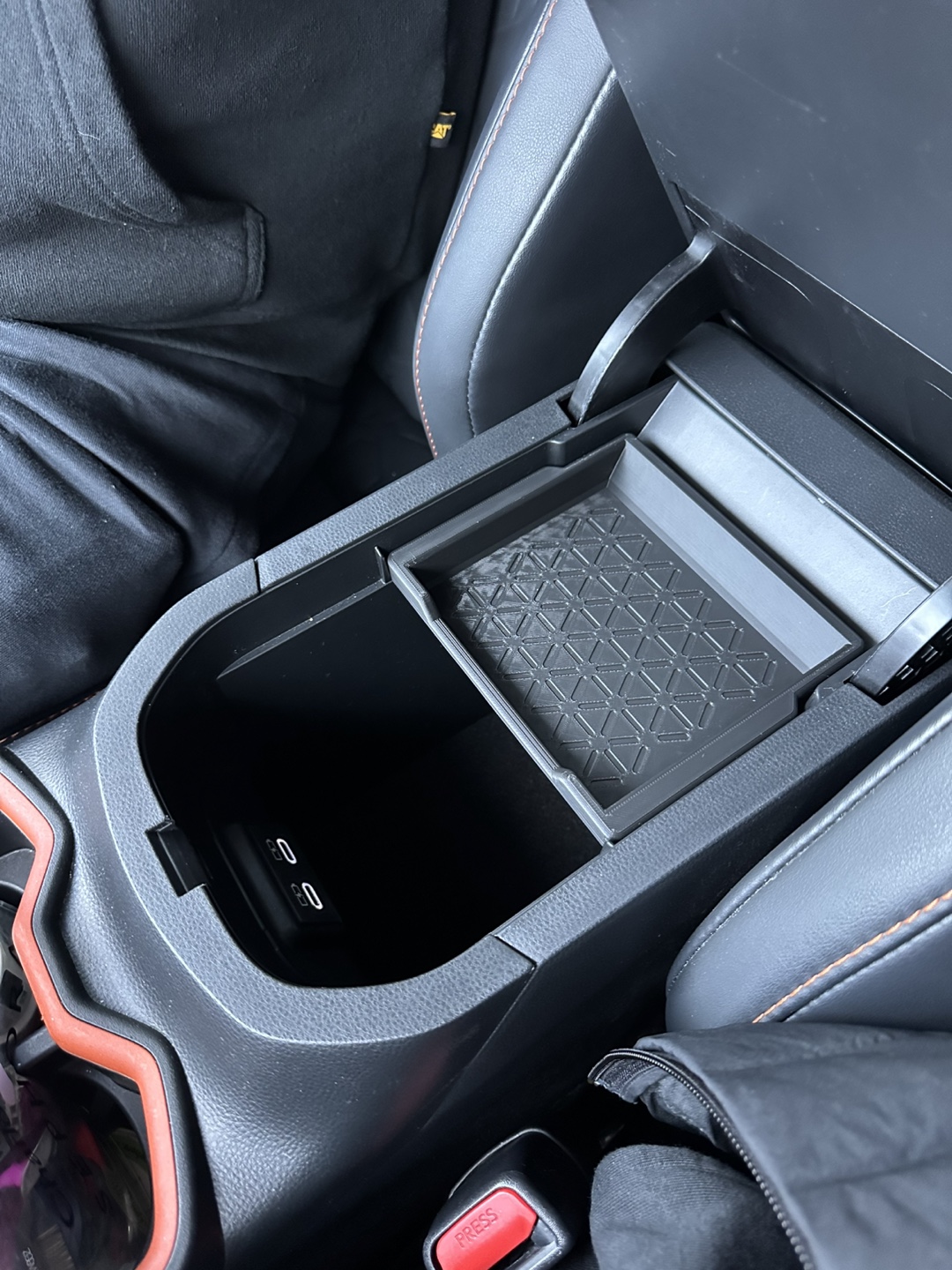 RAV4 centre console tray - photo 3