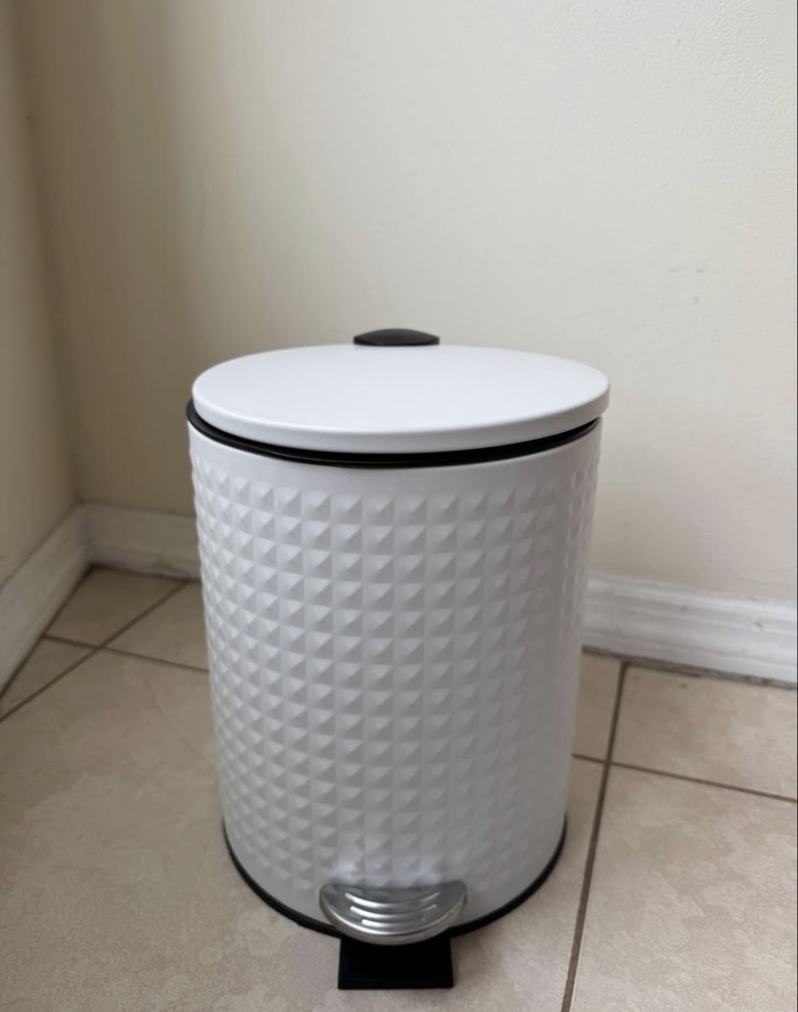 White Step Trash Can with Lid and Handle