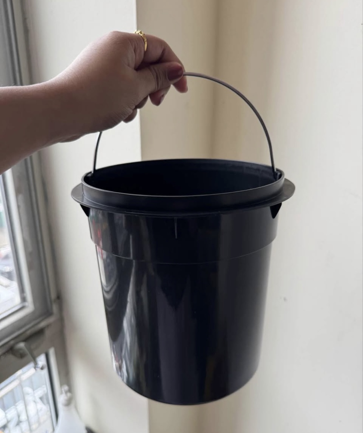 White Step Trash Can with Lid and Handle - photo 3