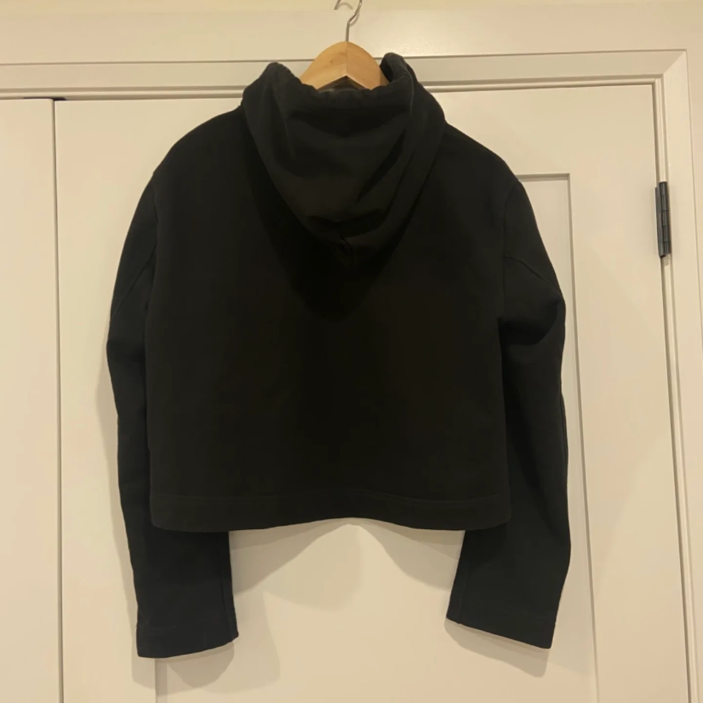 Small women’s Talula cropped hoodie image indicator(3)