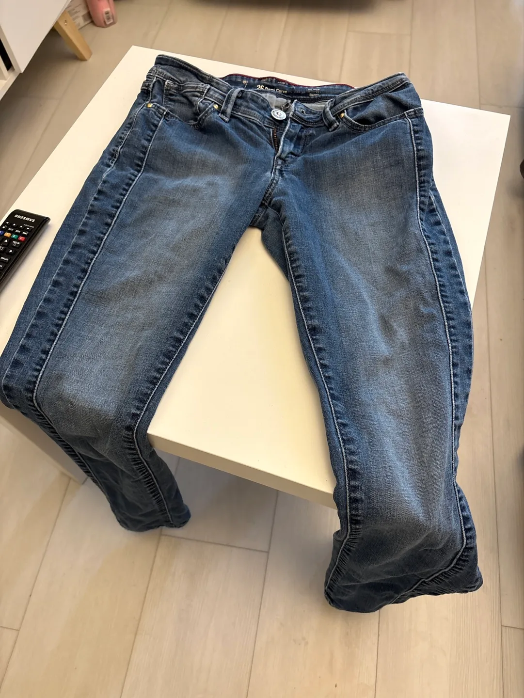 Levi's 26 Demi Curve Low Rise Skinny Jeans thumbnail