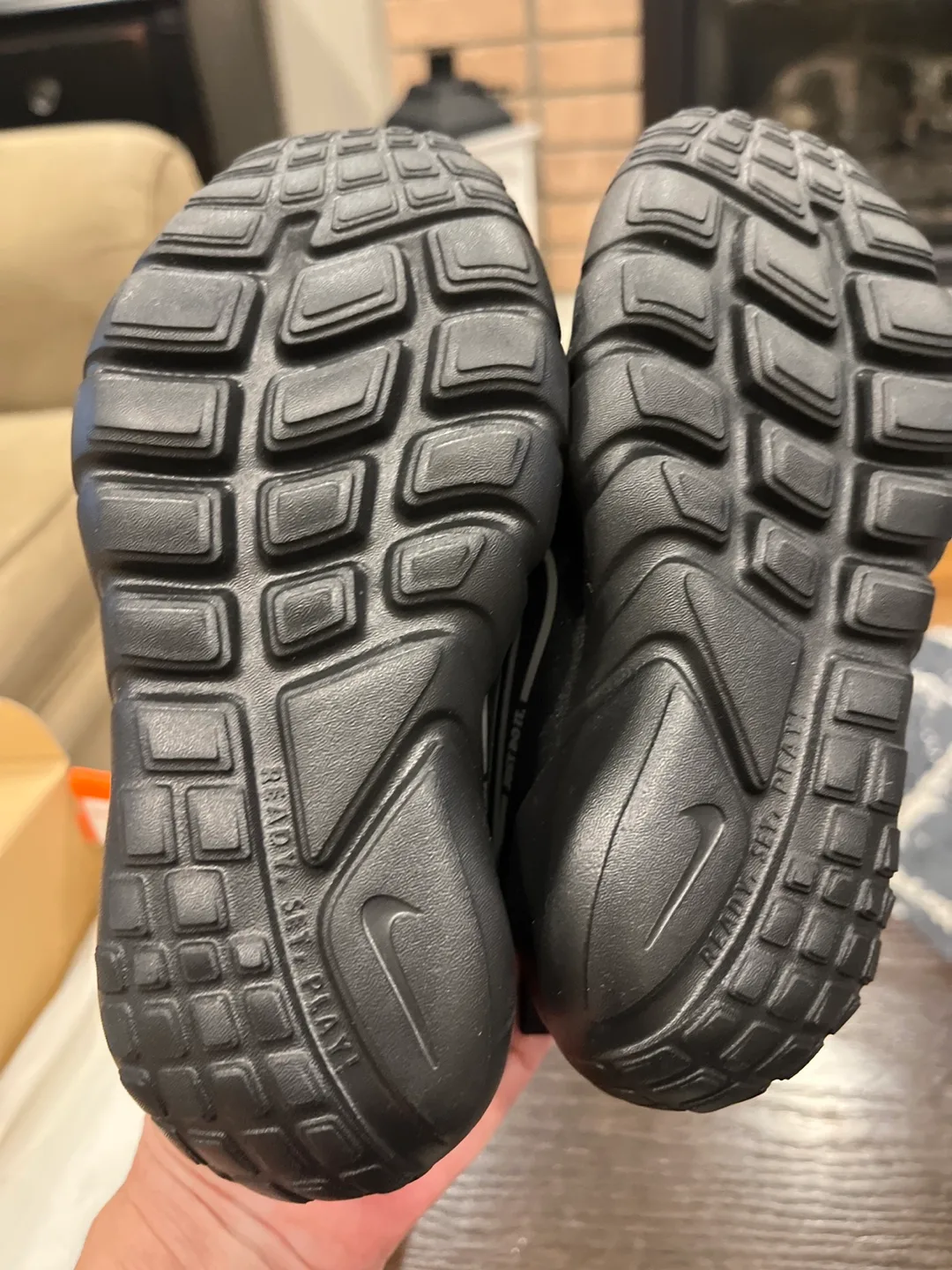 💚 Nike New Flex Runner 2 (PSV) Size 11C Black/Flat Pewter image indicator(3)