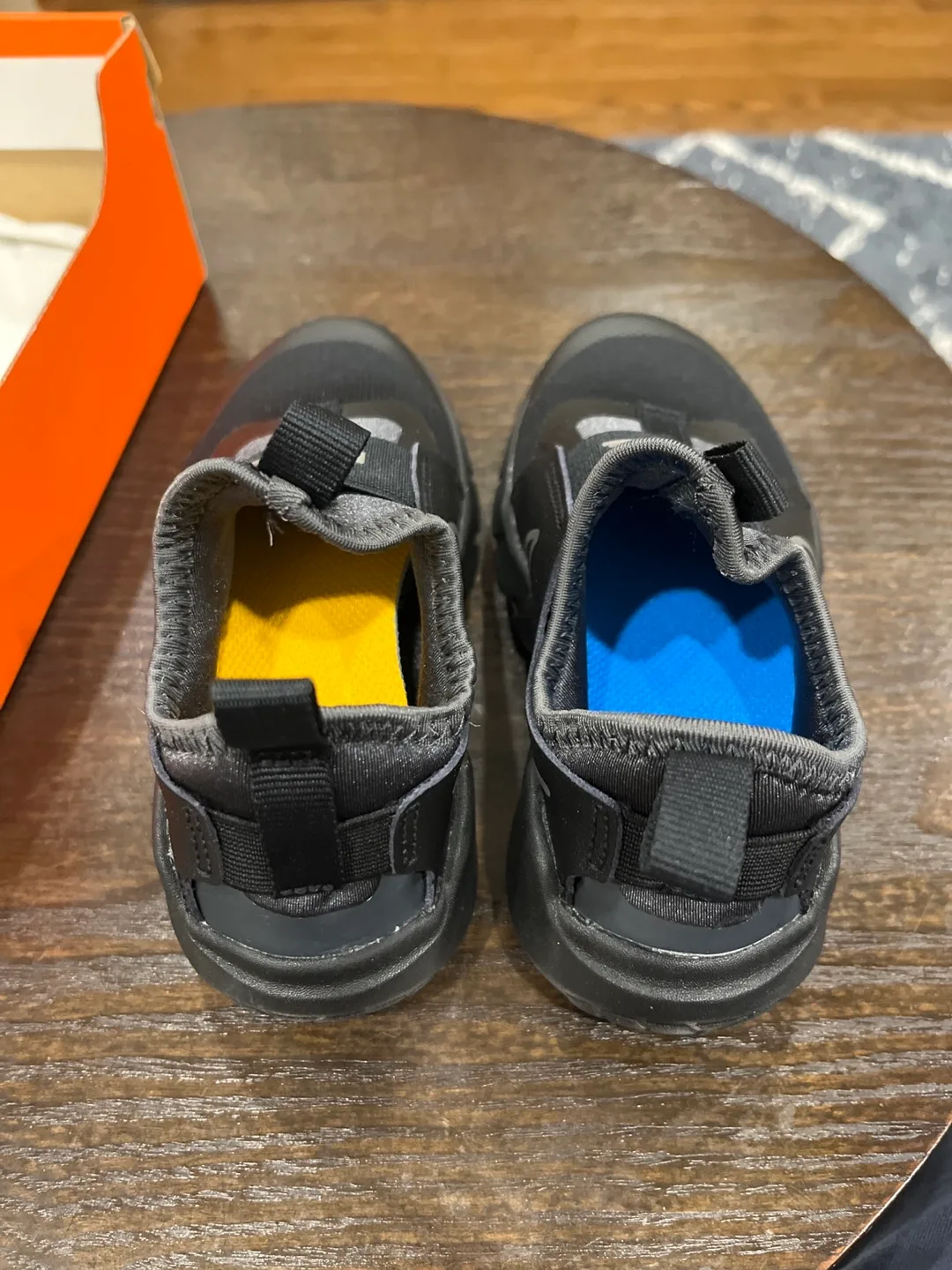 💚 Nike New Flex Runner 2 (PSV) Size 11C Black/Flat Pewter image indicator(4)