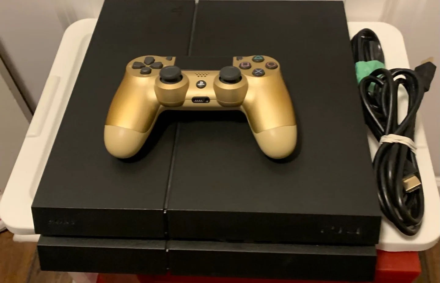 PS4 Console with Gold Controller image indicator(2)