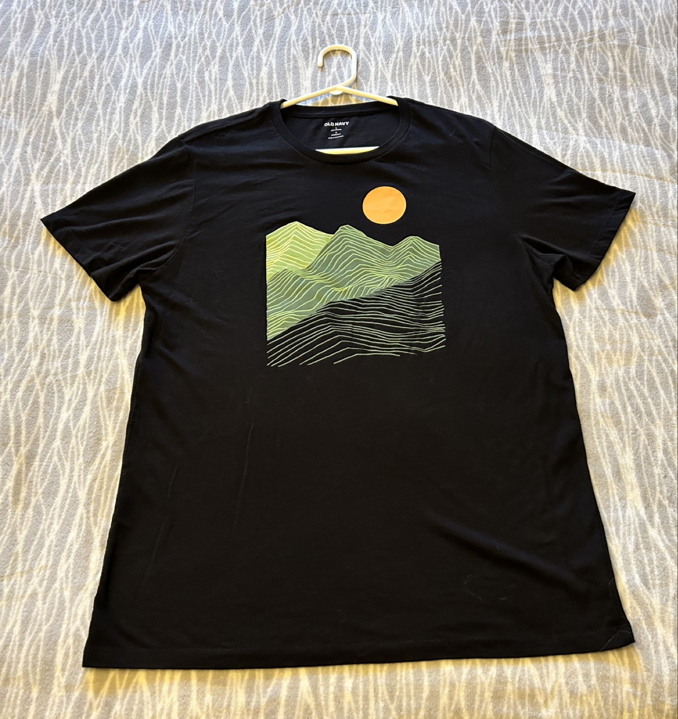 ✨✨Old Navy Boy’s Graphic T-Shirt, Size Large