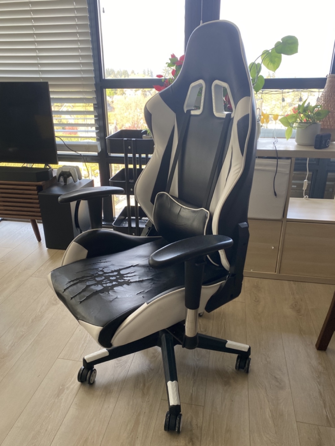 Gaming Chair - Black and White - photo 3