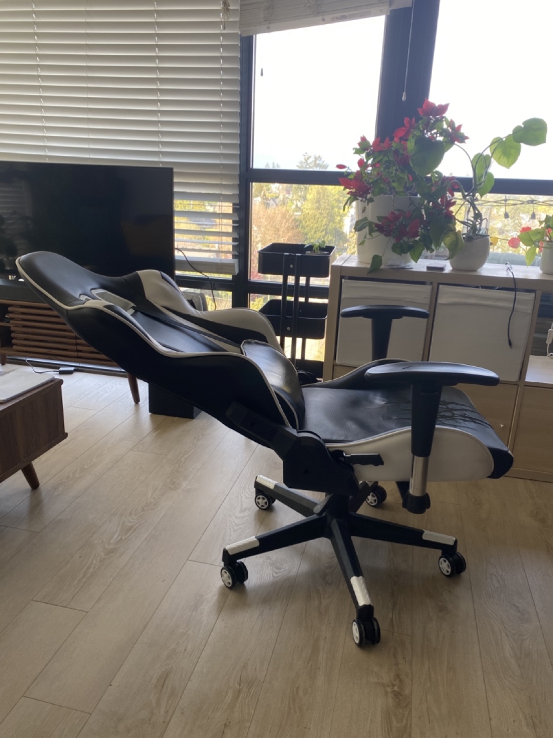 Gaming Chair - Black and White - photo 4