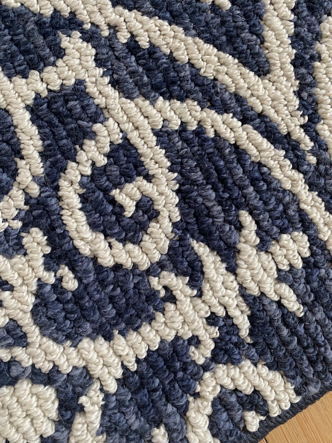 Navy and Cream patterned rug - photo 3