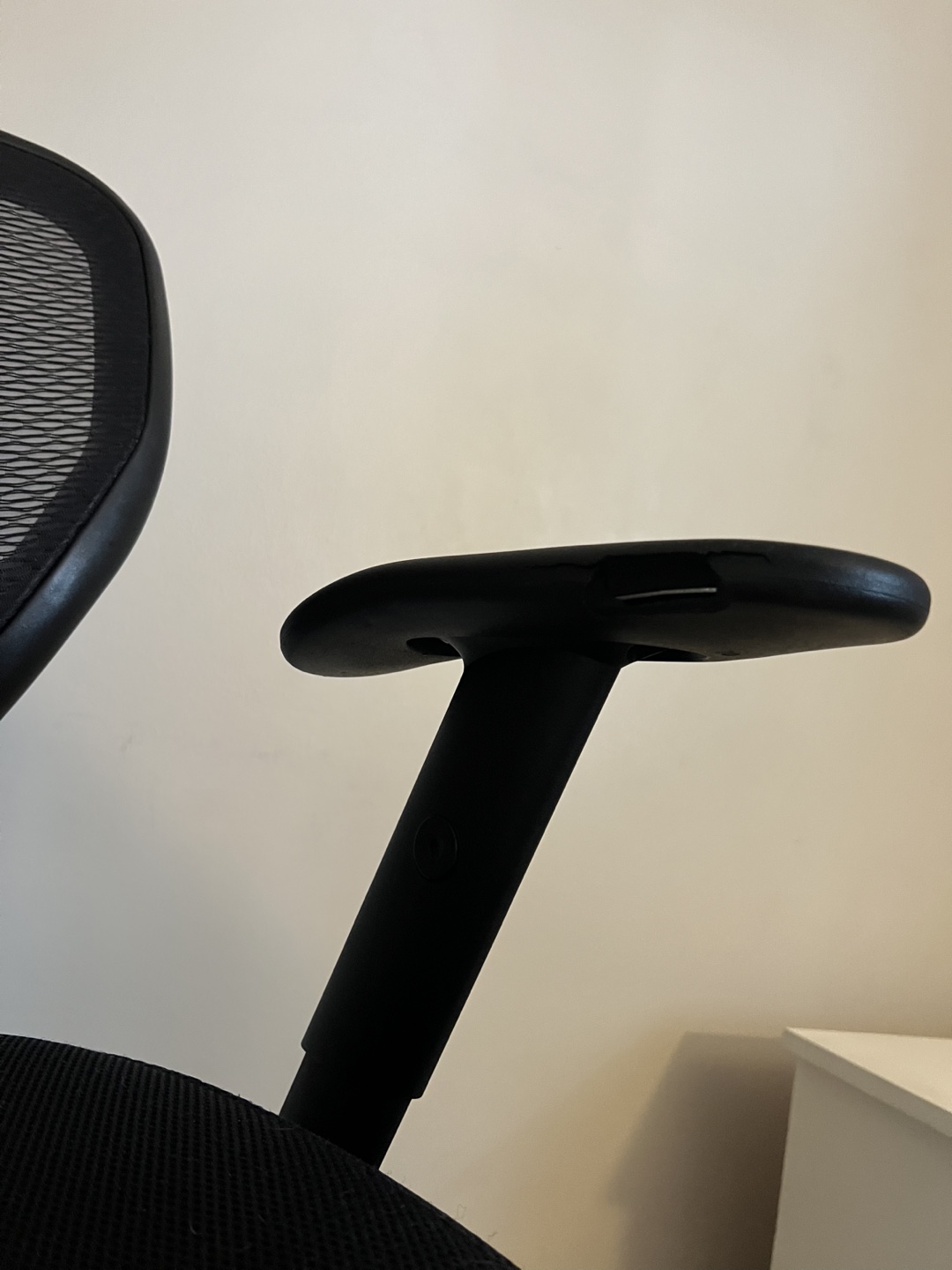 Black Mesh Office Chair - photo 3