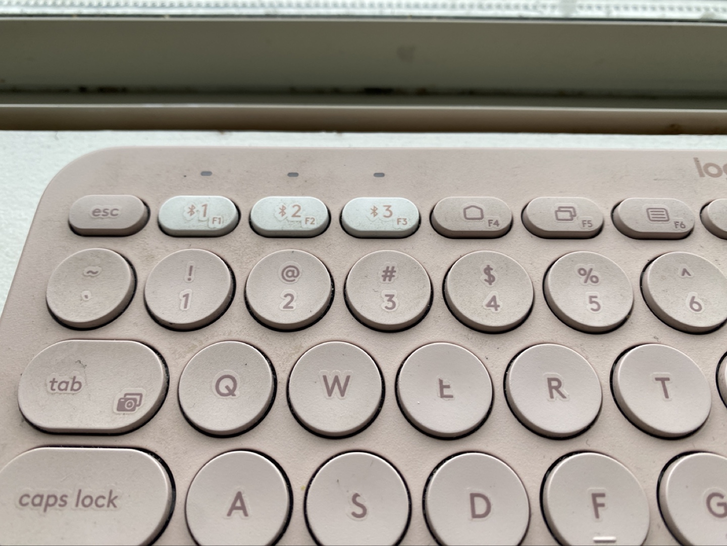 Logitech K380 Wireless Multi-Device Keyboard - Blush Pink - photo 2