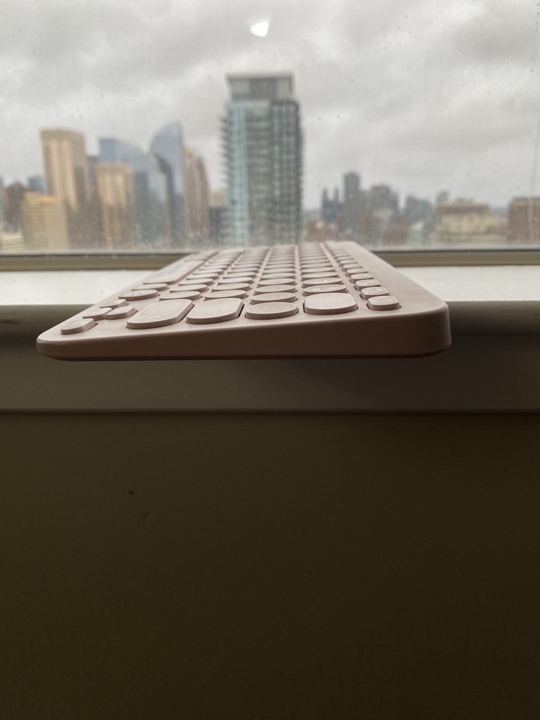 Logitech K380 Wireless Multi-Device Keyboard - Blush Pink - photo 5