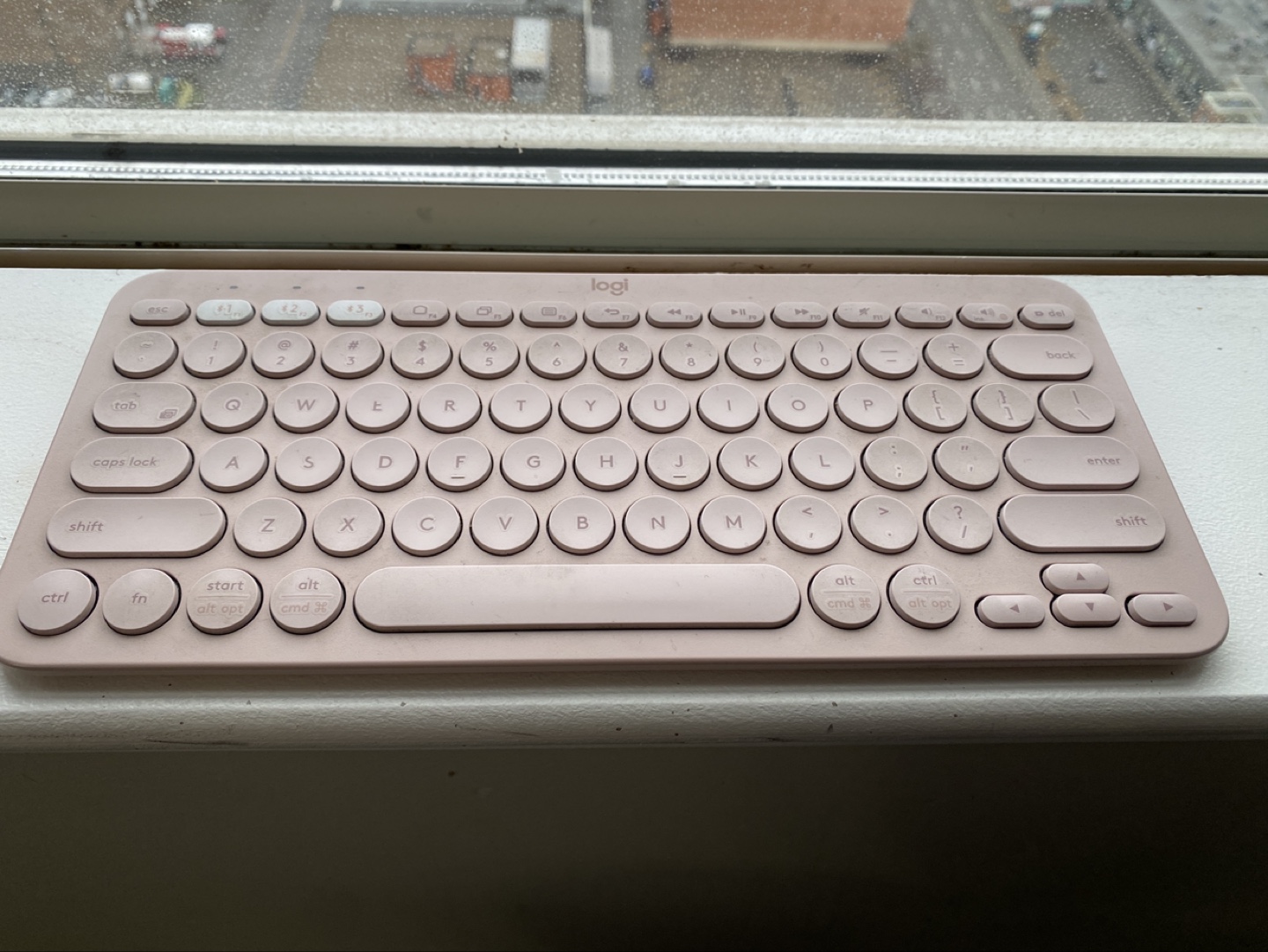 Logitech K380 Wireless Multi-Device Keyboard - Blush Pink