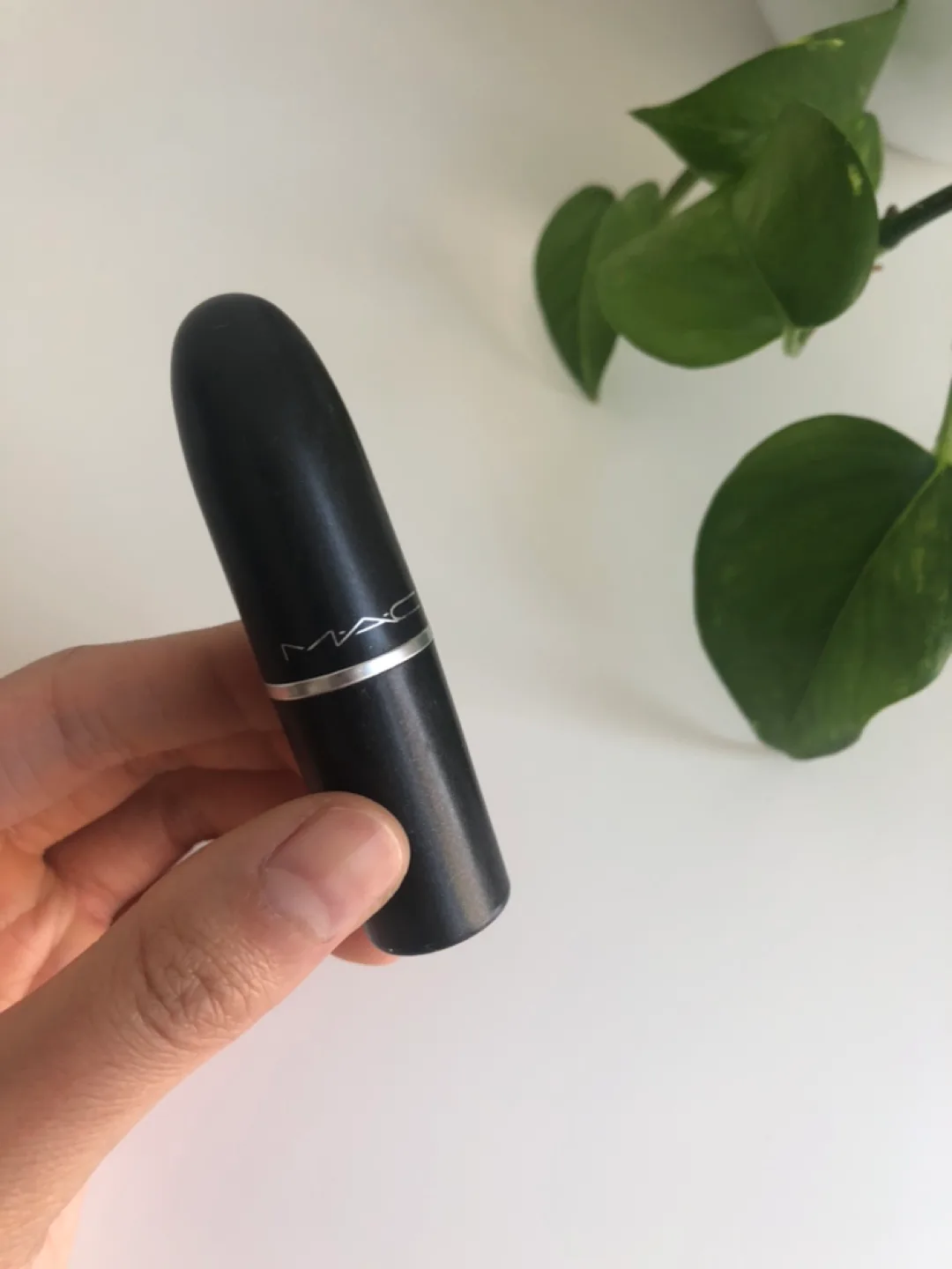 MAC Matte Lipstick Diva image indicator(2)