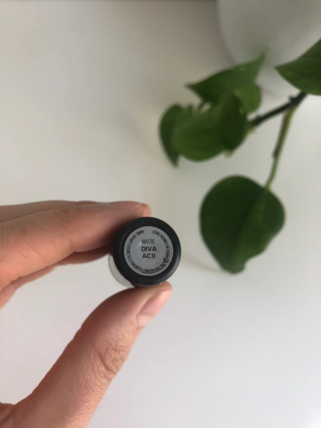 MAC Matte Lipstick Diva image indicator(3)