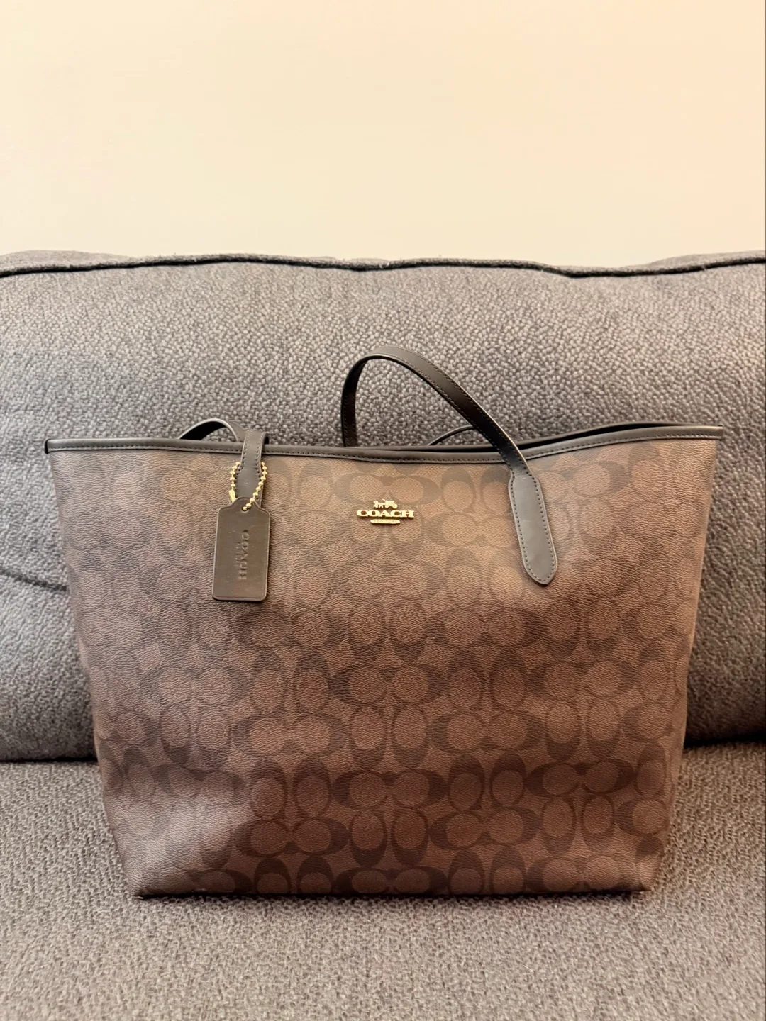 Coach City Tote Bag in Signature Canvas - Gold/Walnut/Black image indicator(4)