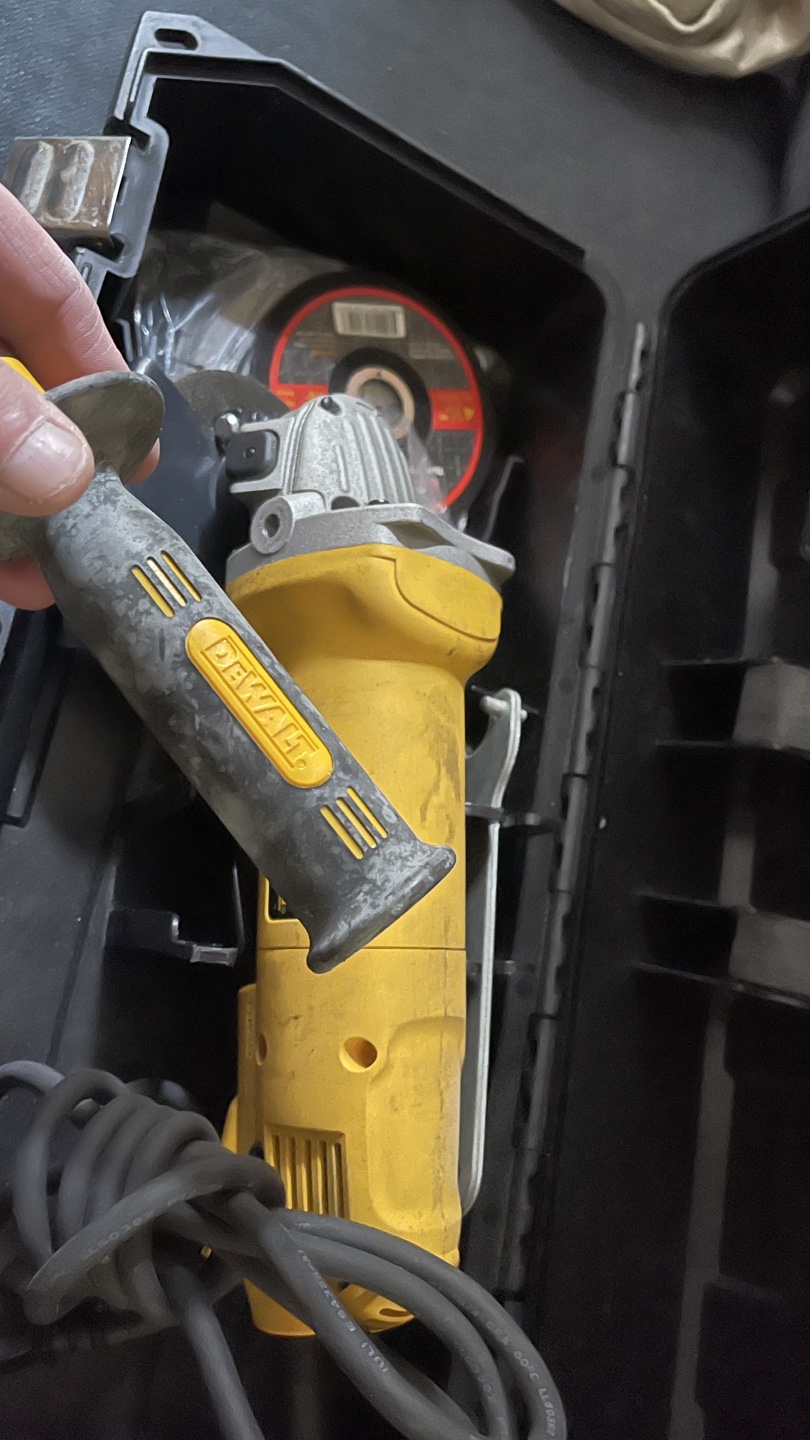 DEWALT DWE402 4-1/2 in. Angle Grinder - photo 2