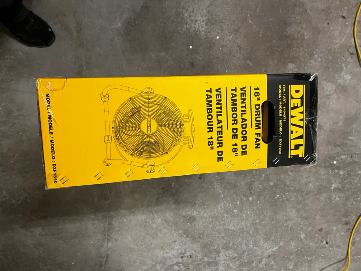 Dewalt 18 in Floor Fan image indicator(3)