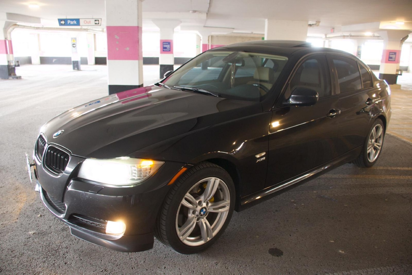 BMW 3 Series Sedan - photo 2