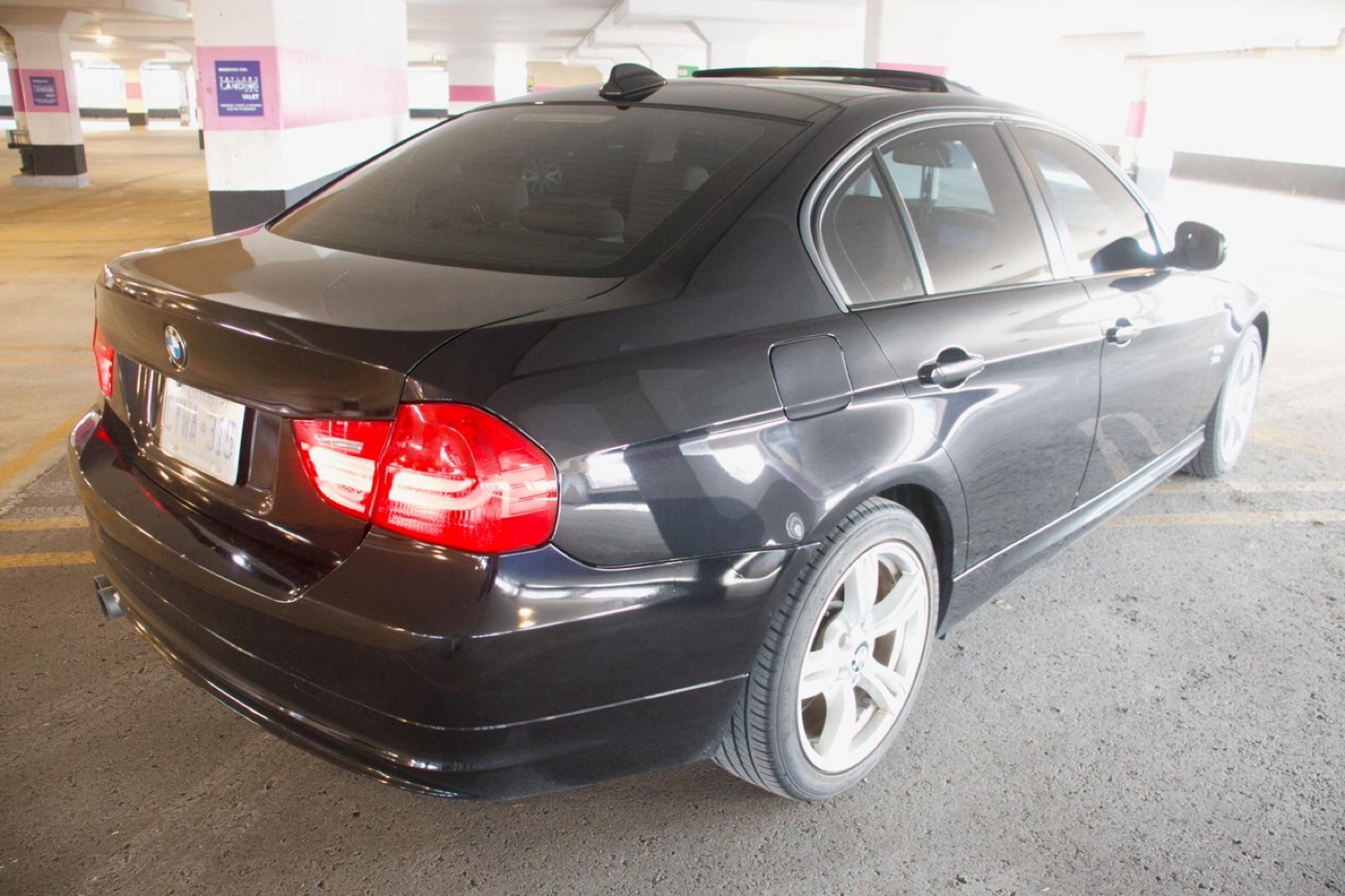 BMW 3 Series Sedan - photo 4