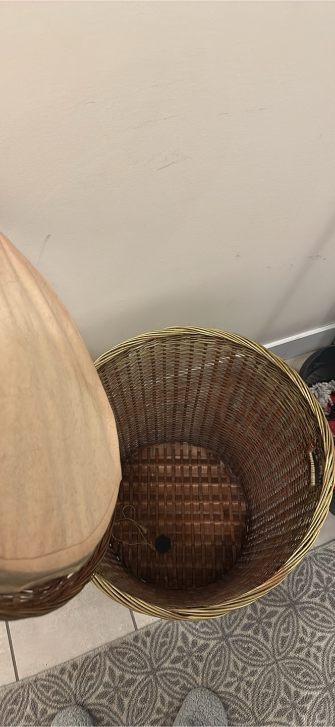 Wicker Laundry Basket with Lid - photo 2