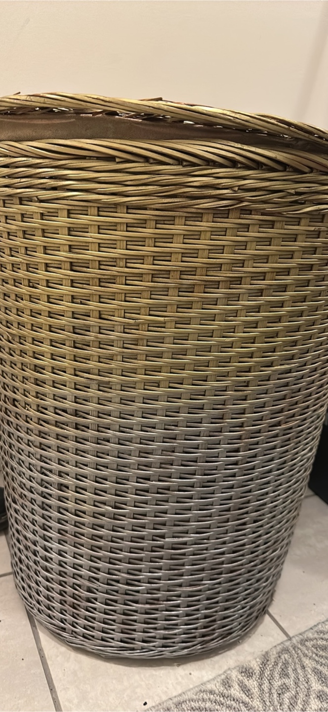 Wicker Laundry Basket with Lid - photo 3