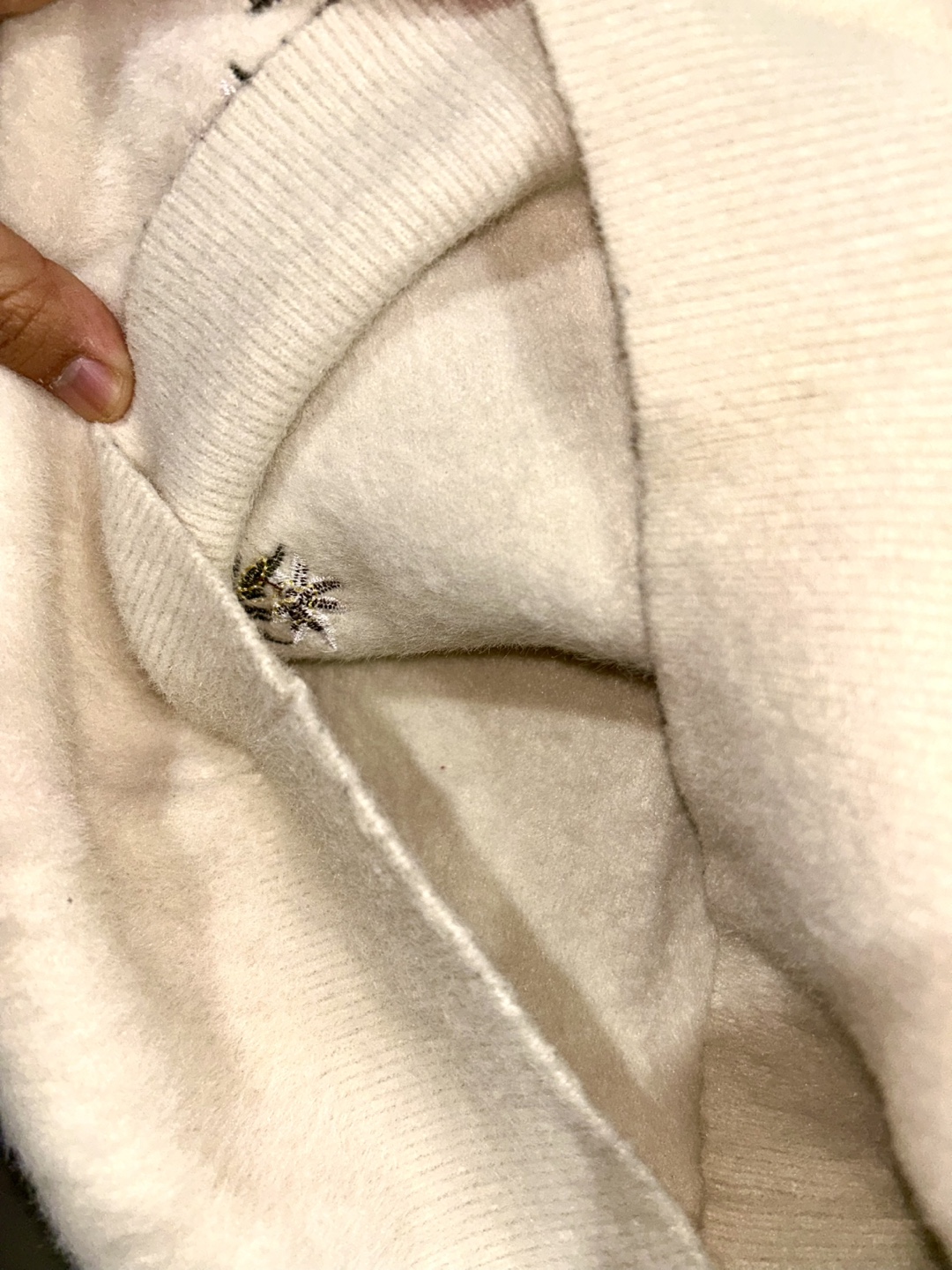 Cream-coloured embroidered sweater, one size - photo 3