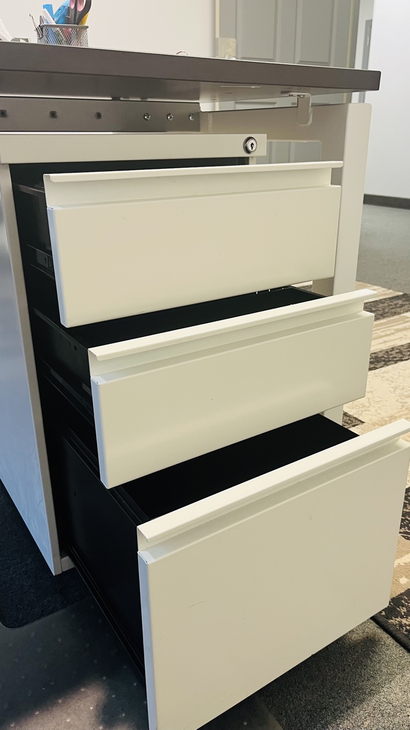 White 3-Drawer Mobile Pedestal Filing Cabinet - photo 2