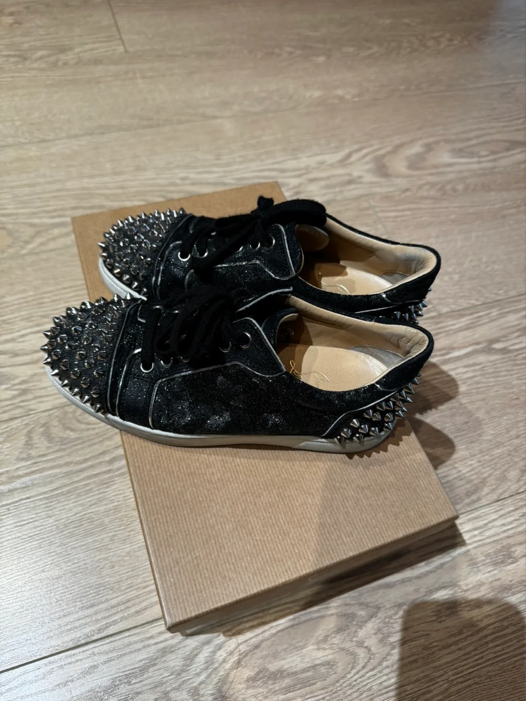 Christian Louboutin Trainer image indicator(4)