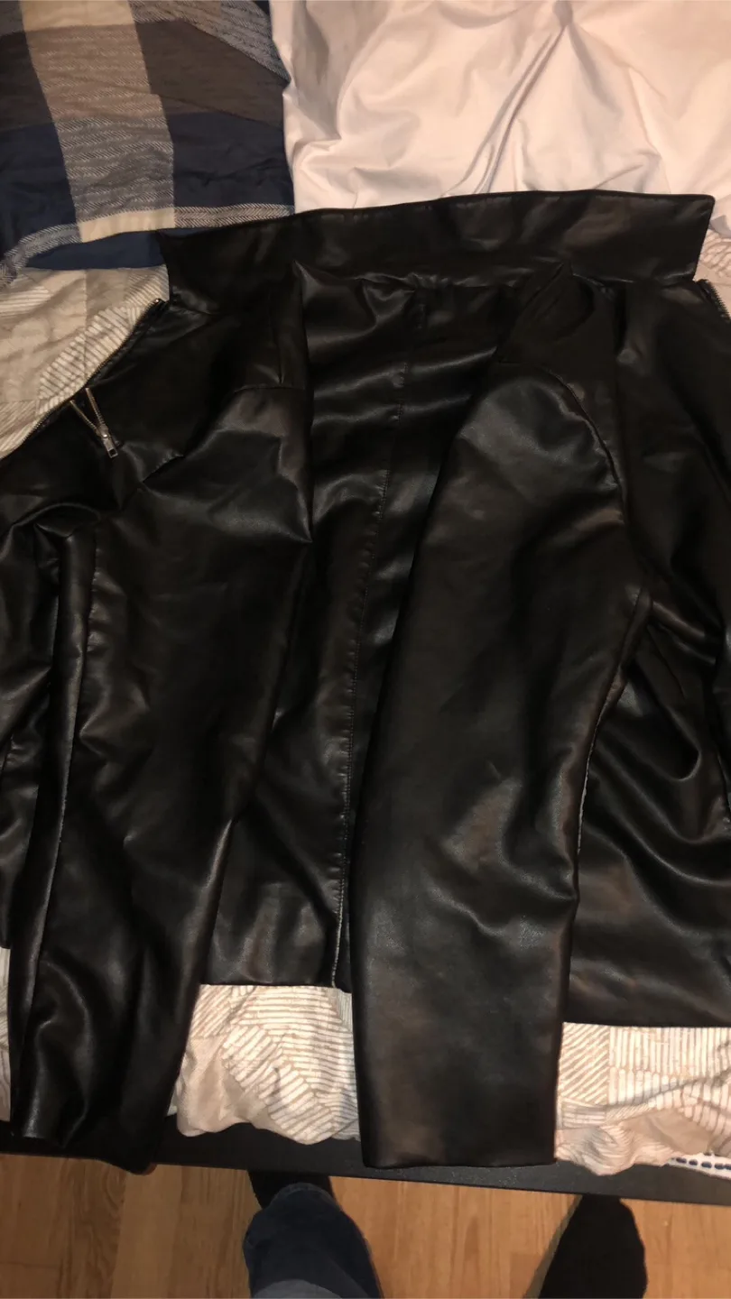 🍷MOVING OUT SALE!💕Joe Fresh Black Leather Jacket image indicator(2)