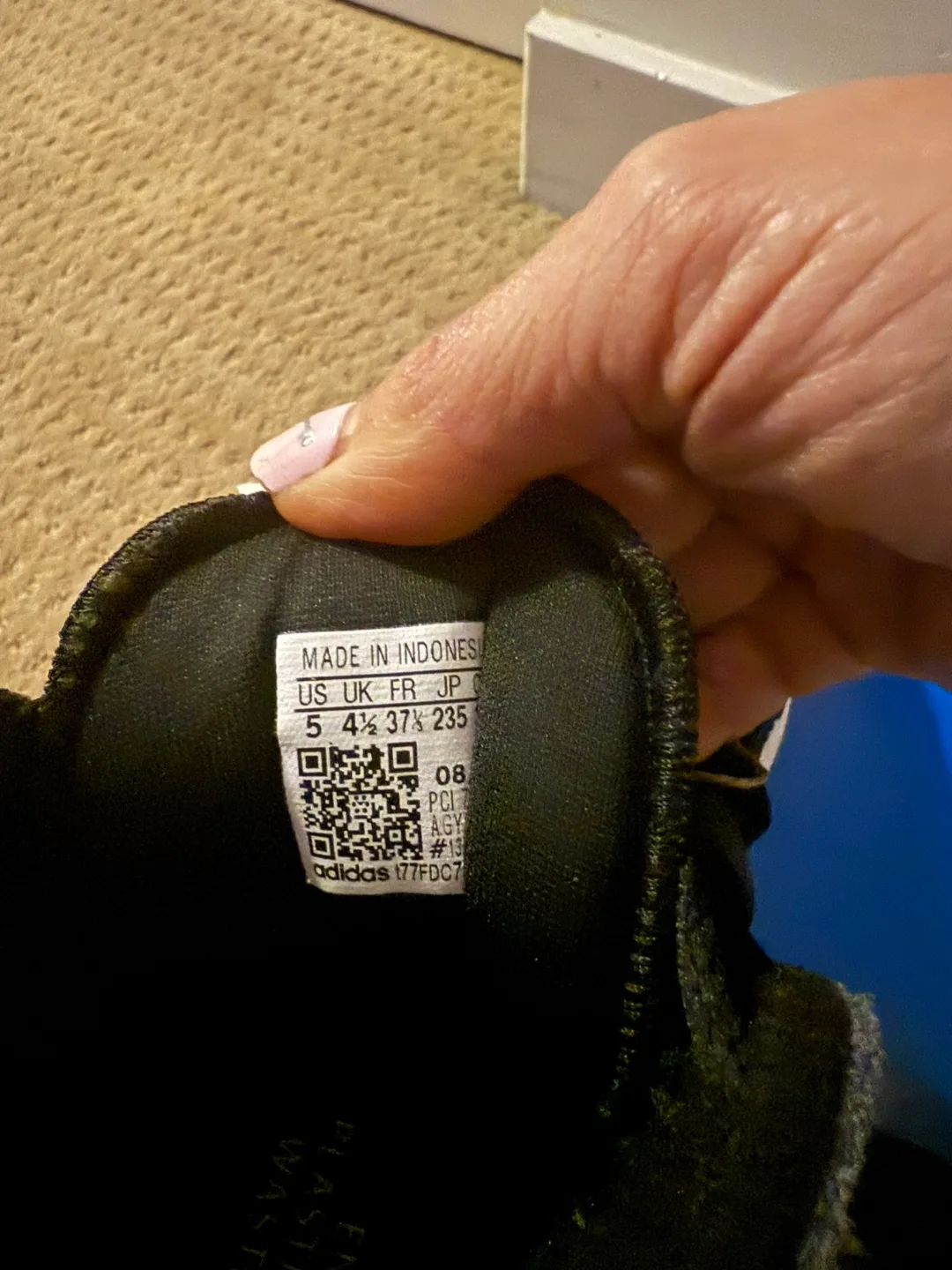 New Adidas Kids' High-Top Sneakers - Size 5 for 9-10 years old image indicator(5)