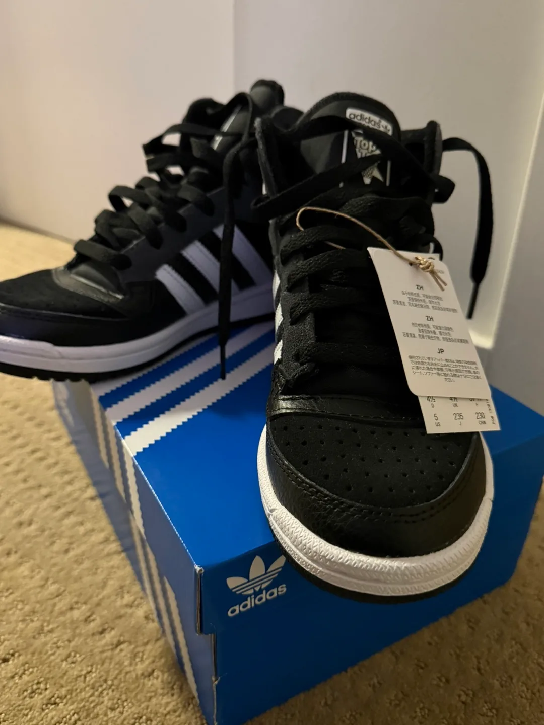 New Adidas Kids' High-Top Sneakers - Size 5 for 9-10 years old image indicator(3)