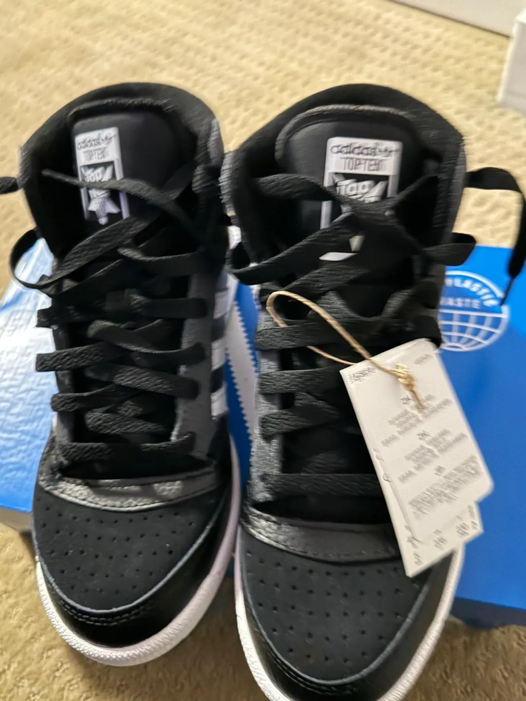 New Adidas Kids' High-Top Sneakers - Size 5 for 9-10 years old image indicator(2)